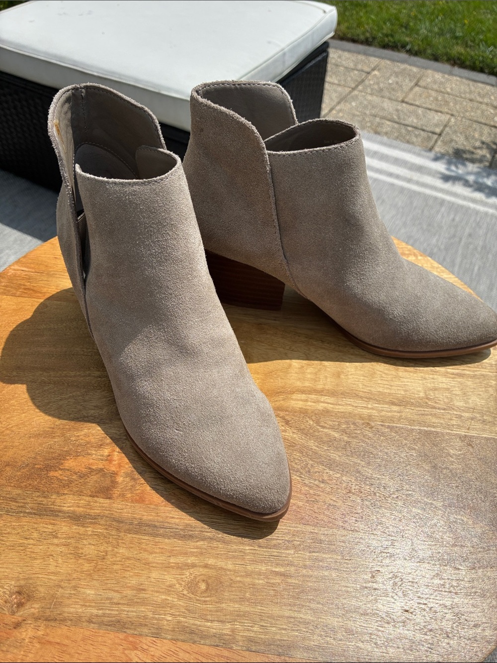 Dolce Vita Daine Tan Suede Ankle Bootie, 2.5" Stacked Heel, Nearly New, 7.5
